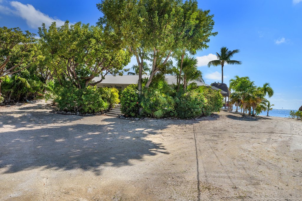 Long Key, Florida, 33001, United States, 4 Bedrooms Bedrooms, ,2 BathroomsBathrooms,Residential,Forsale,2011104
