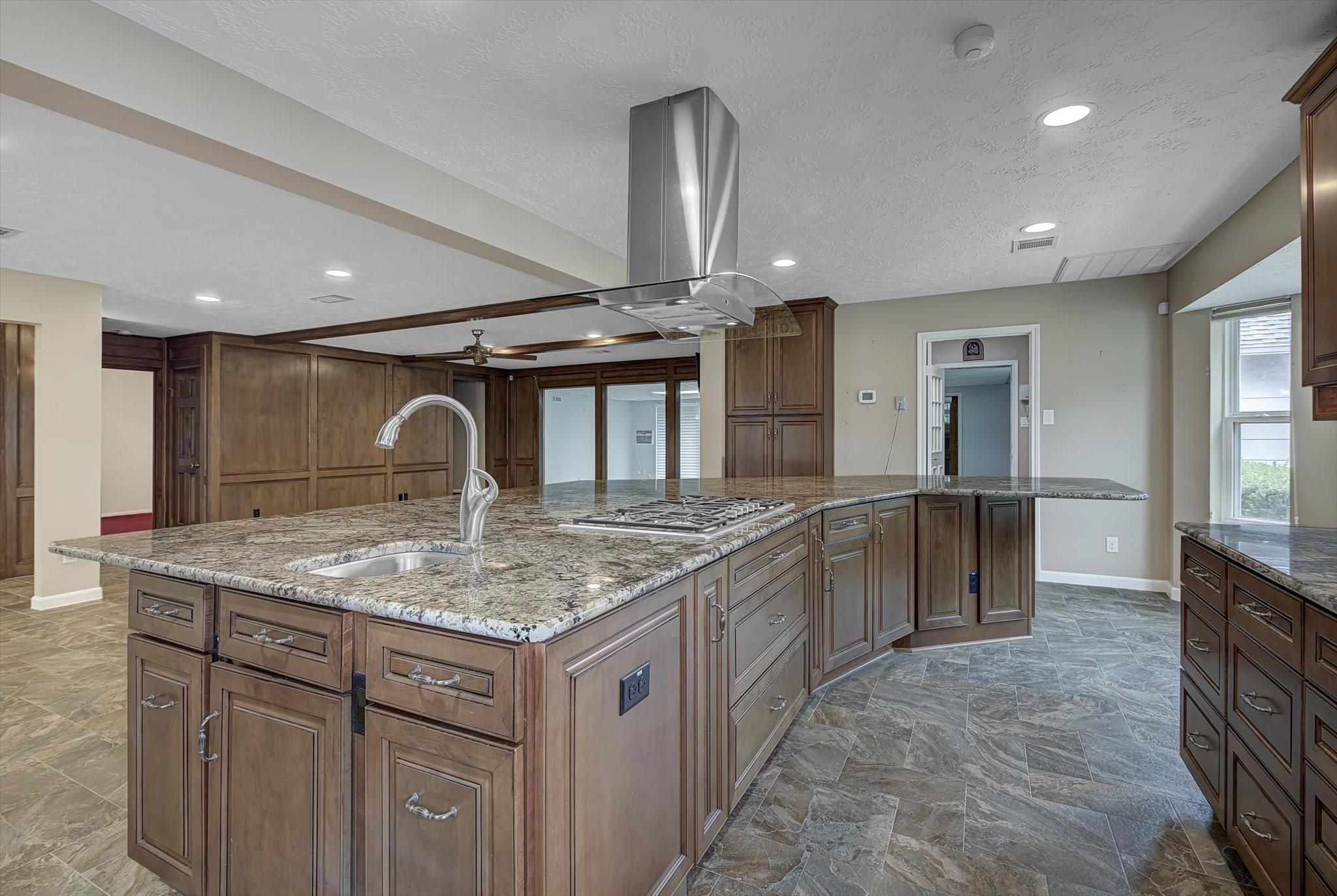 Houston, Texas, 77043, United States, 5 Bedrooms Bedrooms, ,3 BathroomsBathrooms,Residential,Forsale,1936502