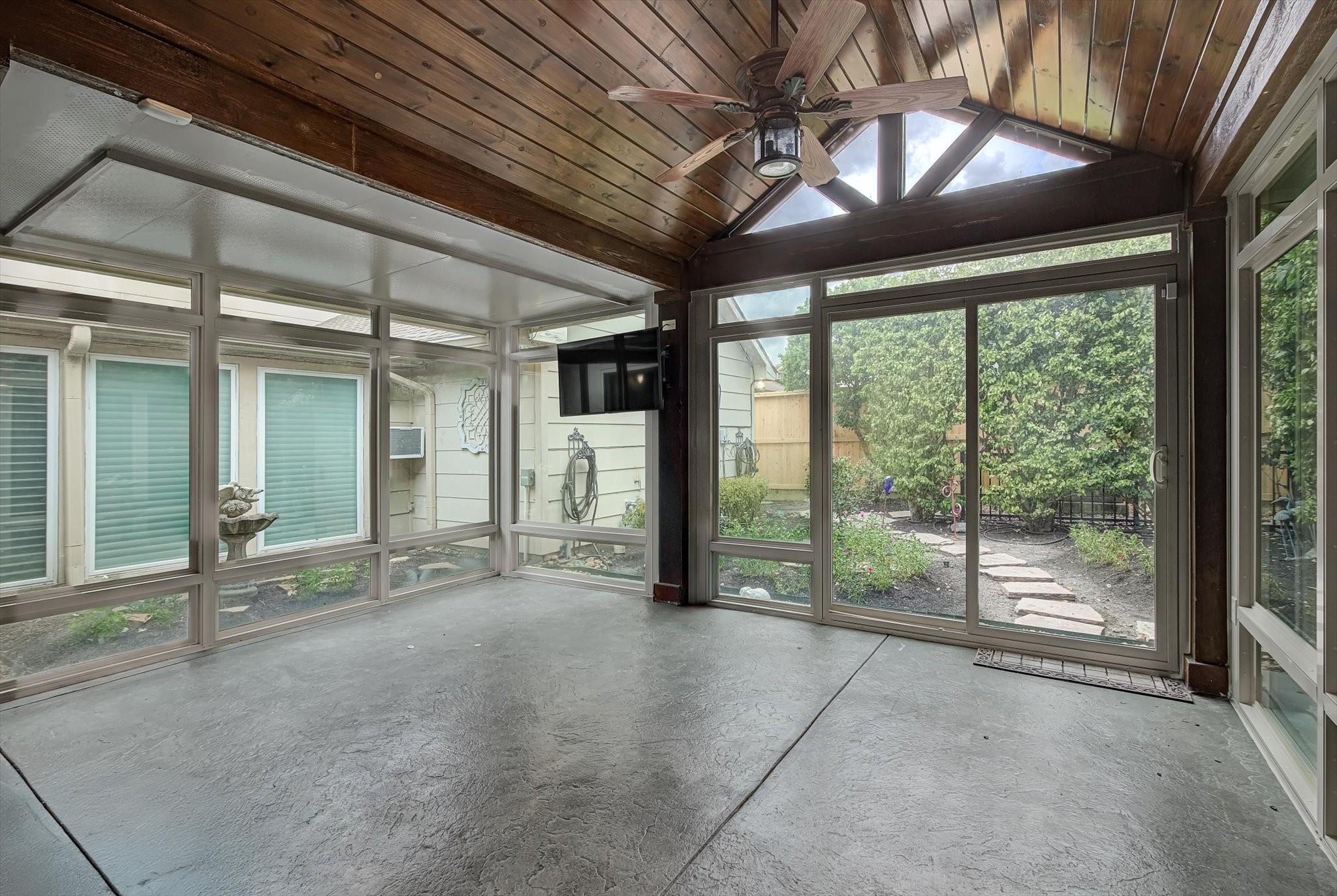 Houston, Texas, 77043, United States, 5 Bedrooms Bedrooms, ,3 BathroomsBathrooms,Residential,Forsale,1936502
