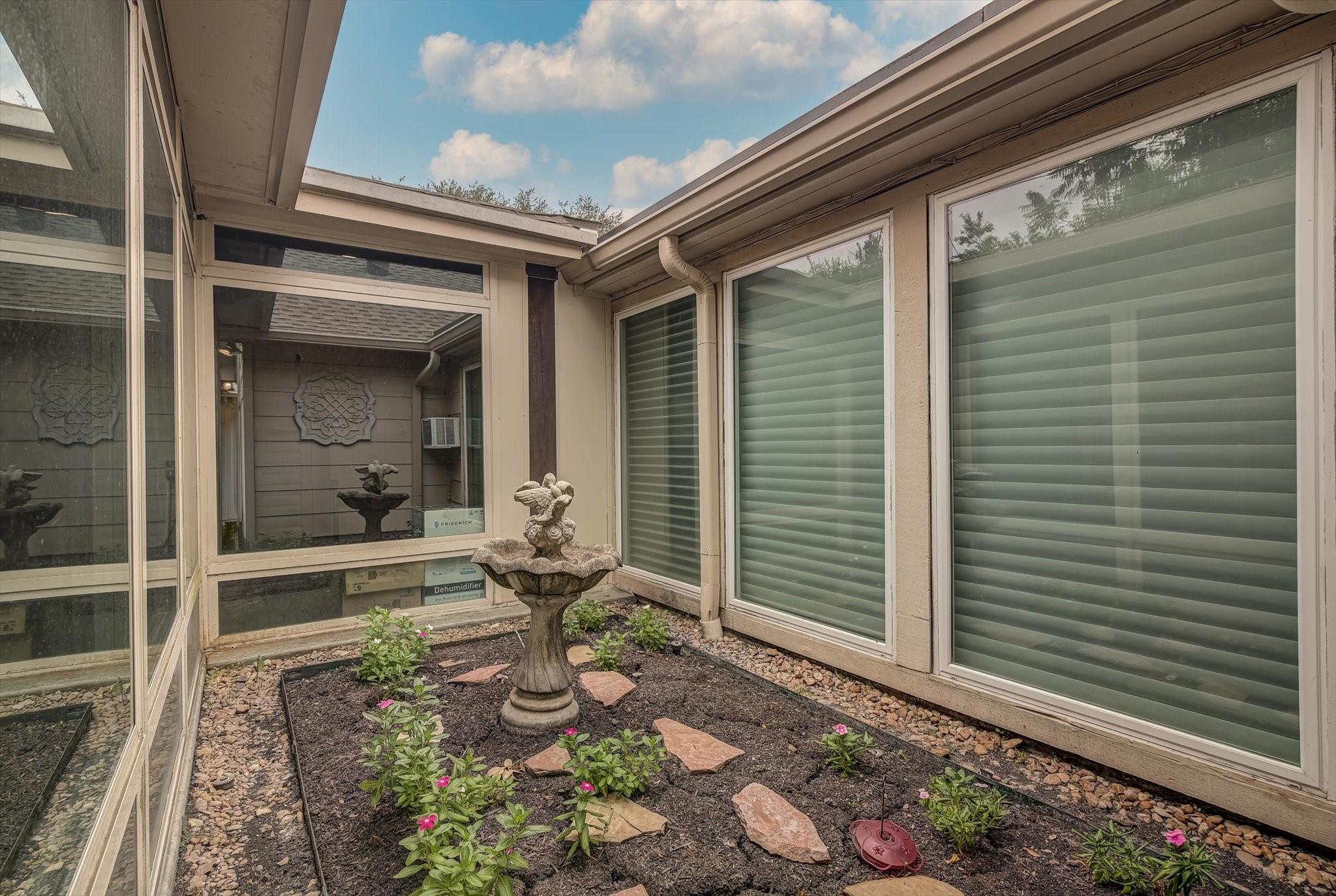 Houston, Texas, 77043, United States, 5 Bedrooms Bedrooms, ,3 BathroomsBathrooms,Residential,Forsale,1936502