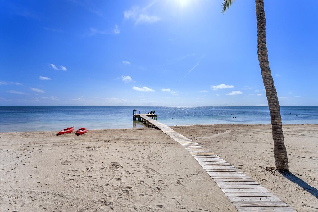 Long Key, Florida, 33001, United States, 4 Bedrooms Bedrooms, ,2 BathroomsBathrooms,Residential,Forsale,2011104