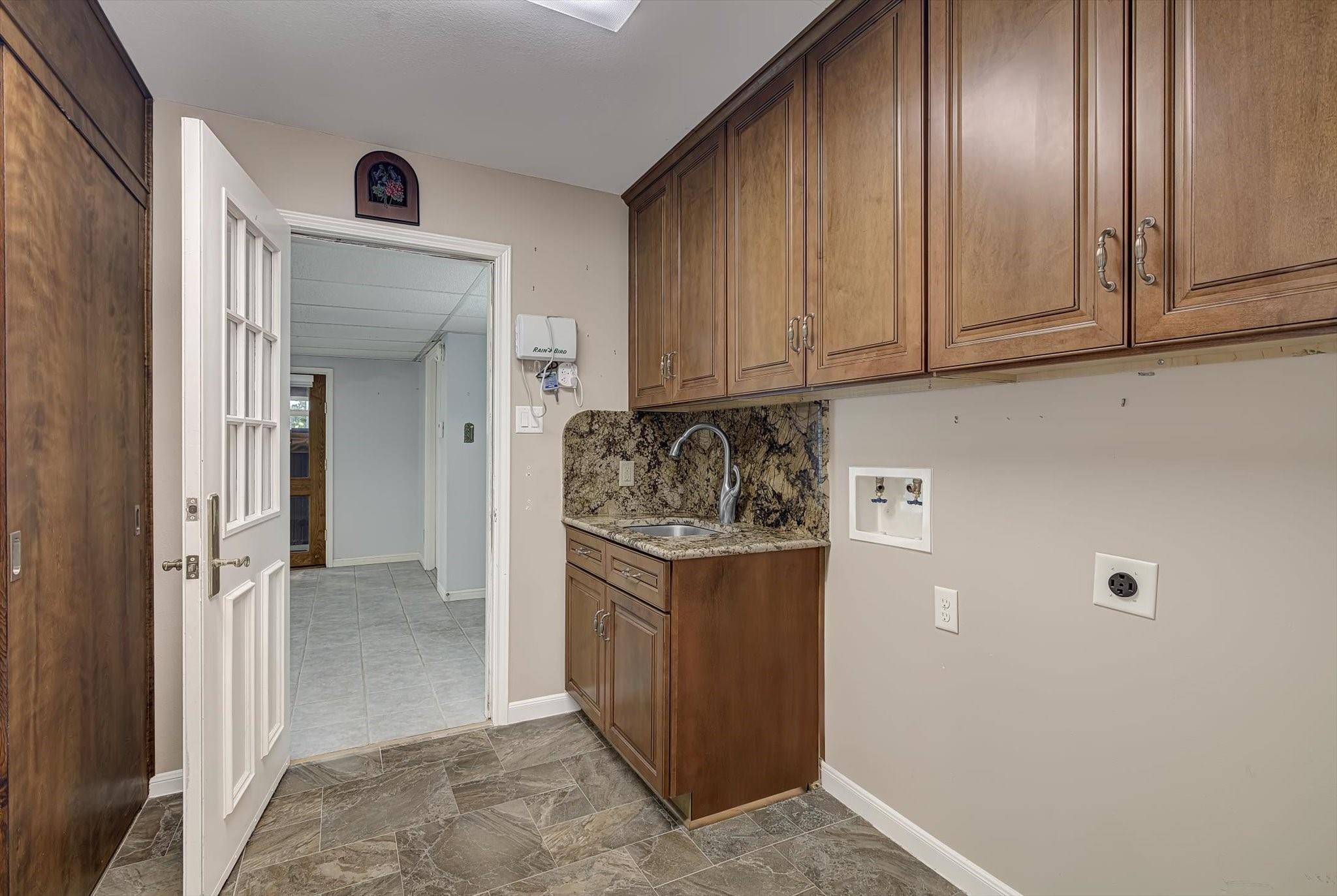 Houston, Texas, 77043, United States, 5 Bedrooms Bedrooms, ,3 BathroomsBathrooms,Residential,Forsale,1936502