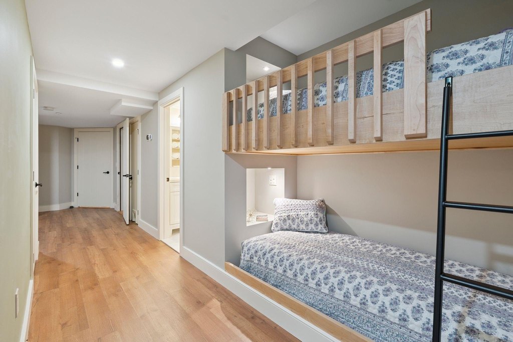 Laconia, New Hampshire, 03246, United States, 5 Bedrooms Bedrooms, ,5.5 BathroomsBathrooms,Residential,Forsale,1952902