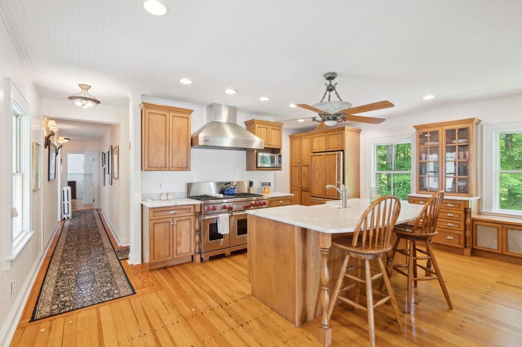 Wolfeboro, New Hampshire, 03894, United States, 4 Bedrooms Bedrooms, ,4.5 BathroomsBathrooms,Residential,Forsale,1952901