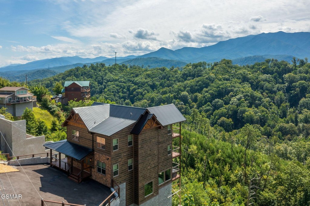 Gatlinburg, Tennessee, 37738, United States, 5 Bedrooms Bedrooms, ,6 BathroomsBathrooms,Residential,Forsale,1942440