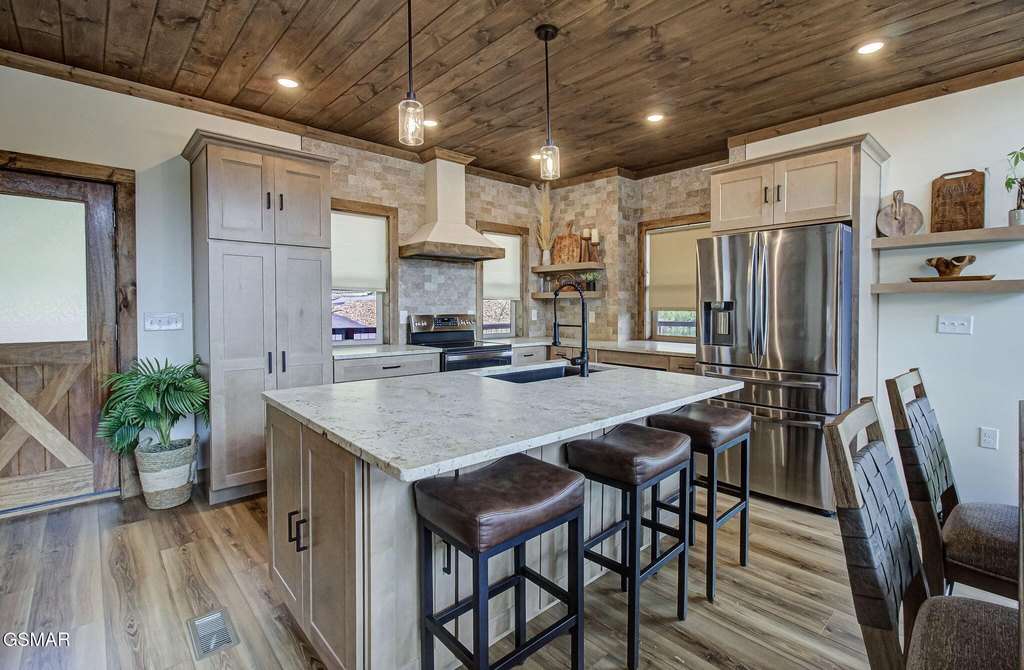 Gatlinburg, Tennessee, 37738, United States, 5 Bedrooms Bedrooms, ,6 BathroomsBathrooms,Residential,Forsale,1942440