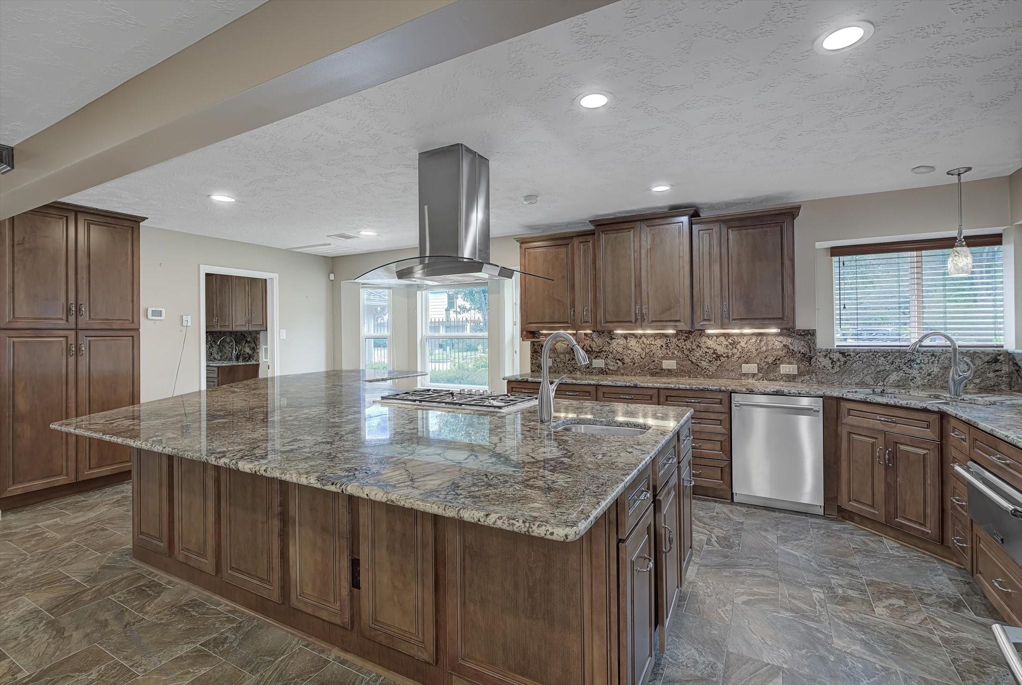 Houston, Texas, 77043, United States, 5 Bedrooms Bedrooms, ,3 BathroomsBathrooms,Residential,Forsale,1936502