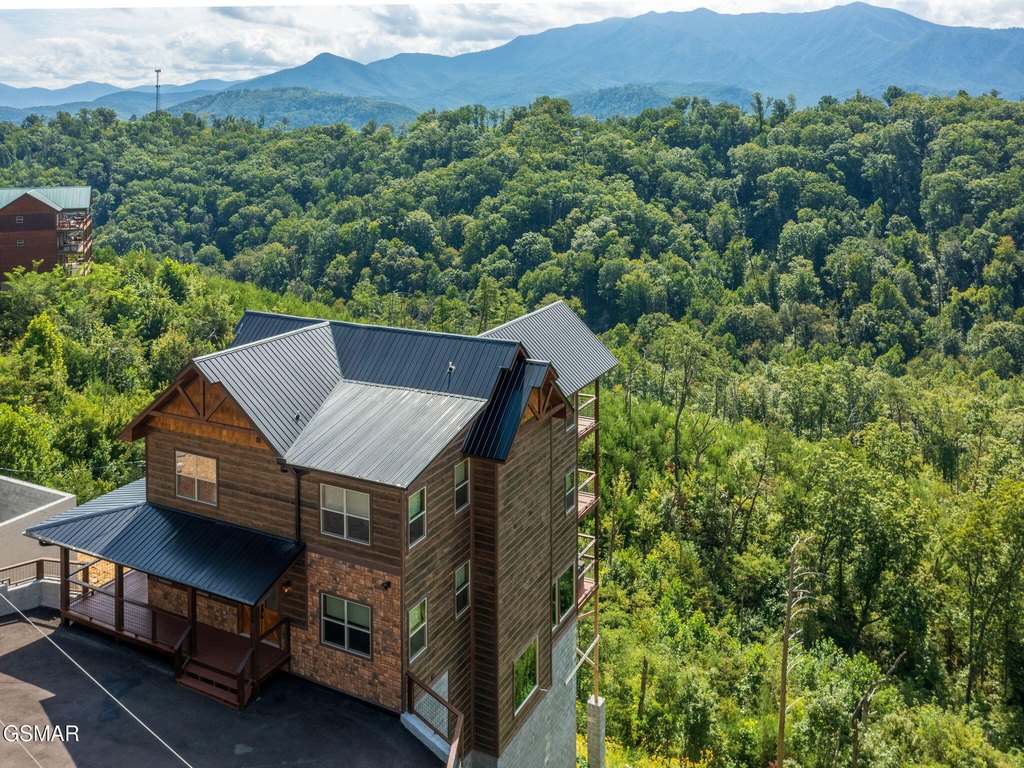 Gatlinburg, Tennessee, 37738, United States, 5 Bedrooms Bedrooms, ,6 BathroomsBathrooms,Residential,Forsale,1942440