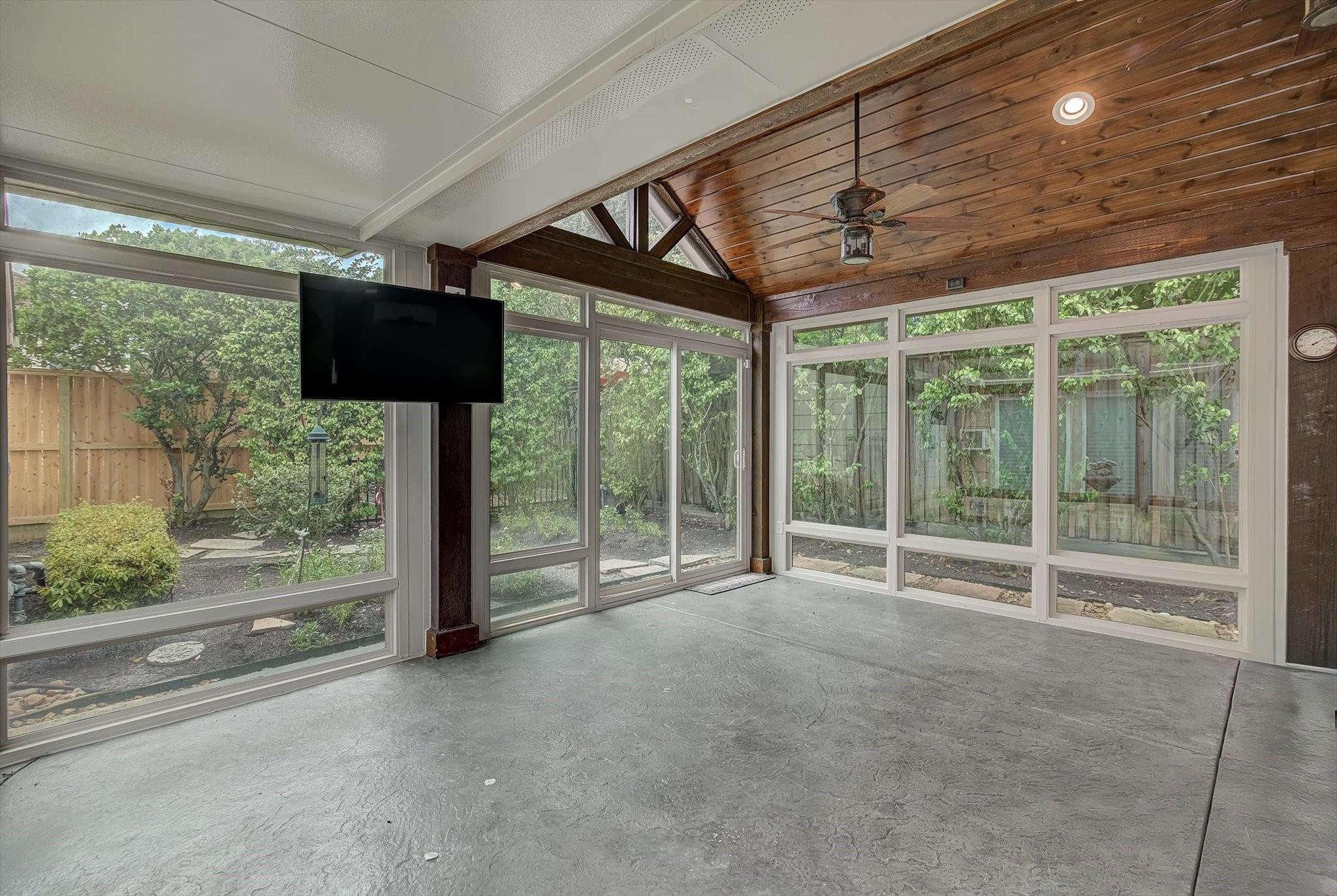 Houston, Texas, 77043, United States, 5 Bedrooms Bedrooms, ,3 BathroomsBathrooms,Residential,Forsale,1936502