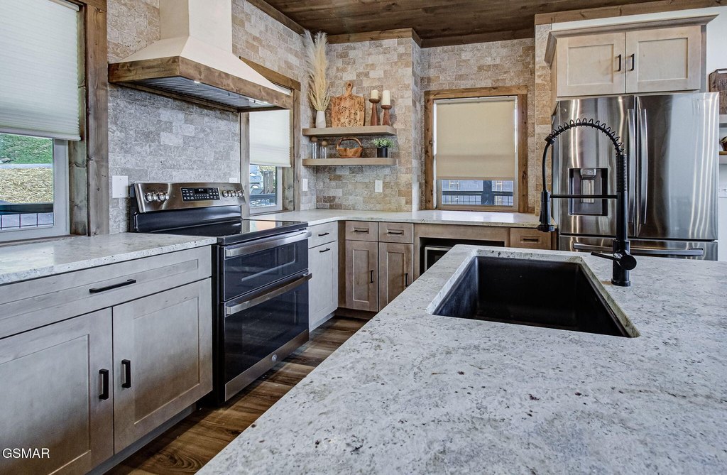 Gatlinburg, Tennessee, 37738, United States, 5 Bedrooms Bedrooms, ,6 BathroomsBathrooms,Residential,Forsale,1942440