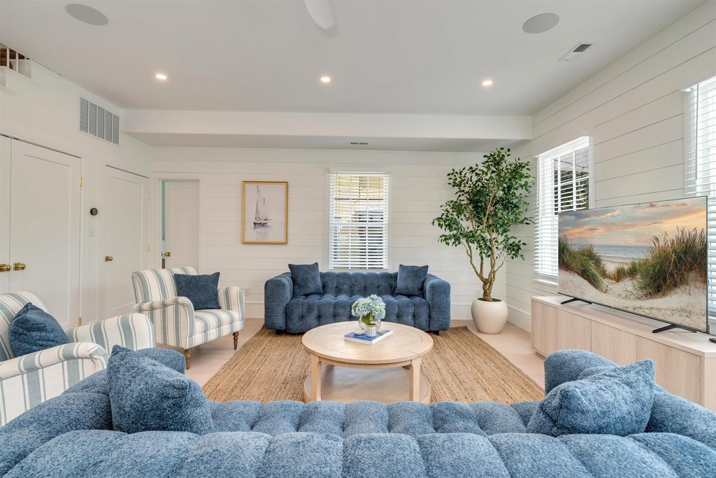 Cape May, New Jersey, 08204, United States, 7 Bedrooms Bedrooms, ,5 BathroomsBathrooms,Residential,Forsale,1967240