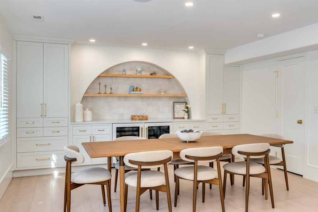 Cape May, New Jersey, 08204, United States, 7 Bedrooms Bedrooms, ,5 BathroomsBathrooms,Residential,Forsale,1967240