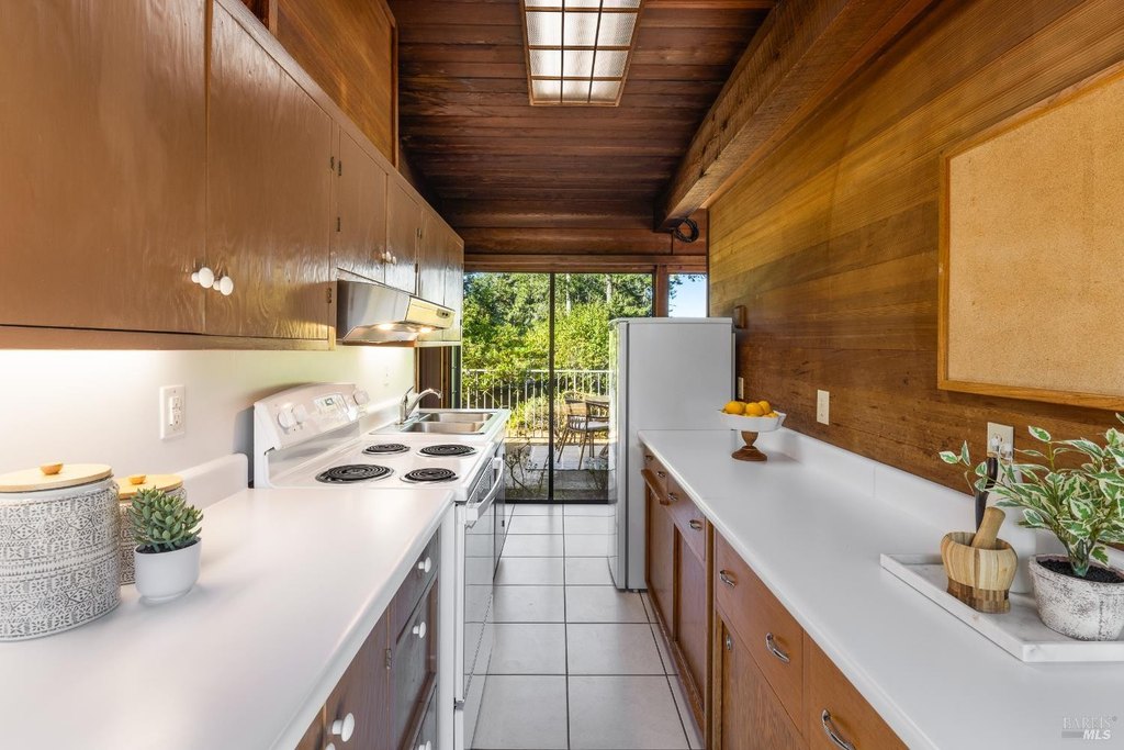 Sebastopol, California, 95472, United States, 4 Bedrooms Bedrooms, ,3 BathroomsBathrooms,Residential,Forsale,1985935