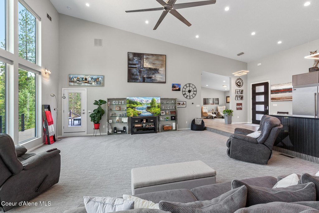 Coeur d'Alene, Idaho, 83814, United States, 3 Bedrooms Bedrooms, ,2 BathroomsBathrooms,Residential,Forsale,1946351