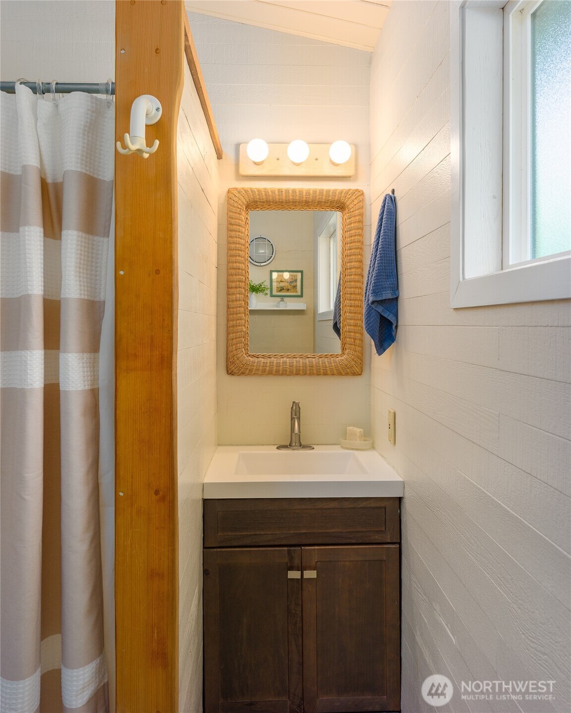 Lopez Island, Washington, 98261, United States, 2 Bedrooms Bedrooms, ,Residential,Forsale,1946230