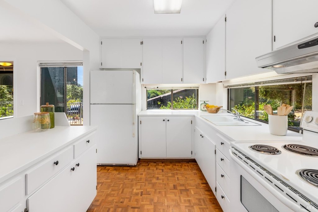 Sebastopol, California, 95472, United States, 4 Bedrooms Bedrooms, ,3 BathroomsBathrooms,Residential,Forsale,1985935