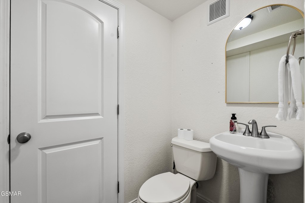 Sevierville, Tennessee, 37862, United States, 4 Bedrooms Bedrooms, ,4.5 BathroomsBathrooms,Residential,Forsale,1999409