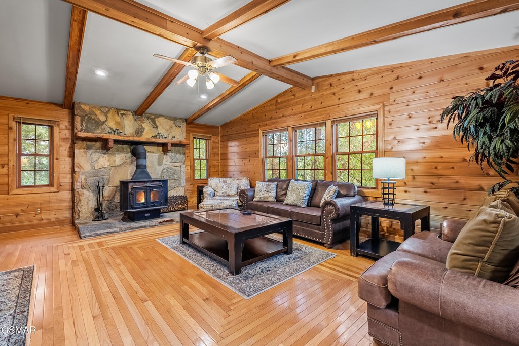 Sevierville, Tennessee, 37862, United States, 4 Bedrooms Bedrooms, ,4.5 BathroomsBathrooms,Residential,Forsale,1999409