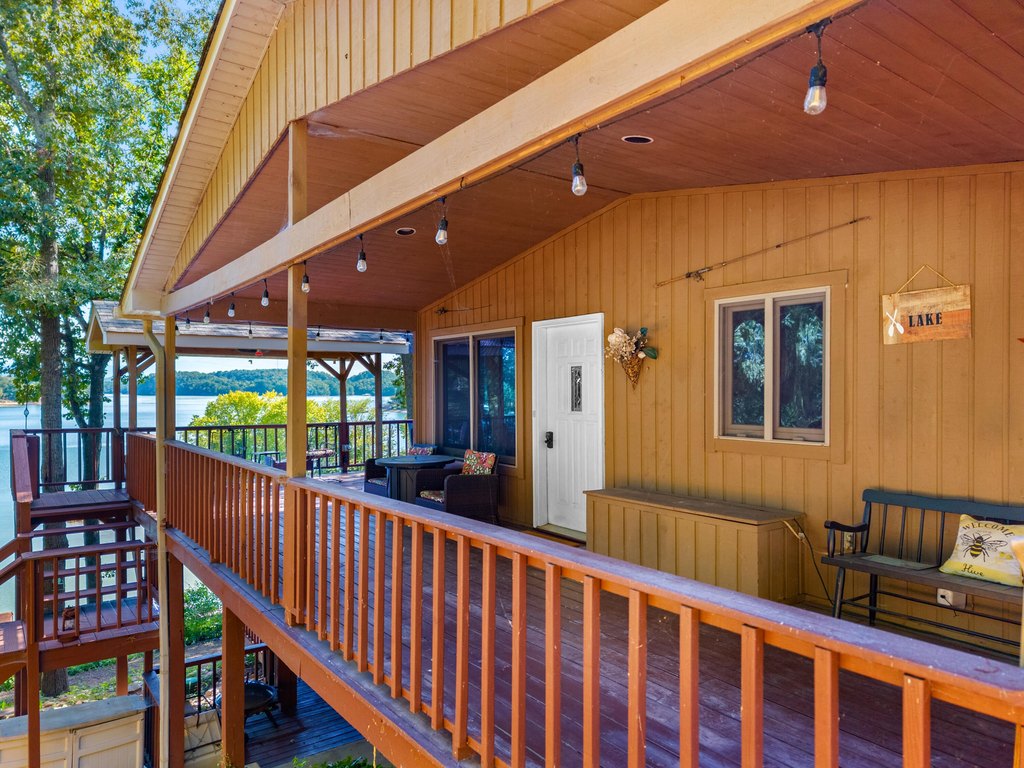 Dandridge, Tennessee, 37725, United States, 2 Bedrooms Bedrooms, ,3.5 BathroomsBathrooms,Residential,Forsale,1962193