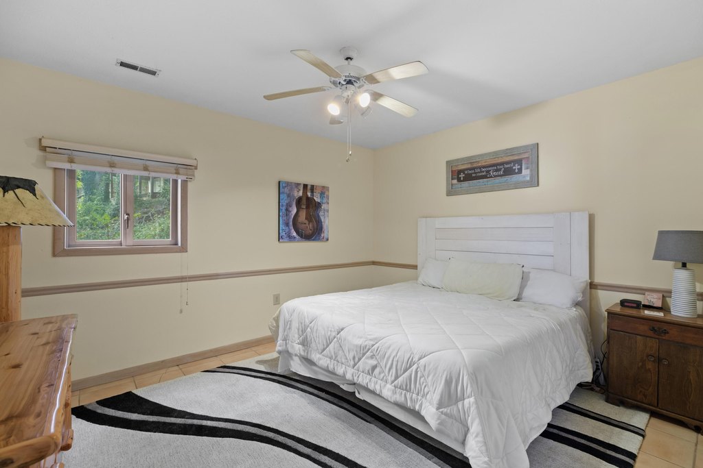 Dandridge, Tennessee, 37725, United States, 2 Bedrooms Bedrooms, ,3.5 BathroomsBathrooms,Residential,Forsale,1962193