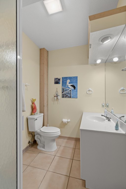 Dandridge, Tennessee, 37725, United States, 2 Bedrooms Bedrooms, ,3.5 BathroomsBathrooms,Residential,Forsale,1962193