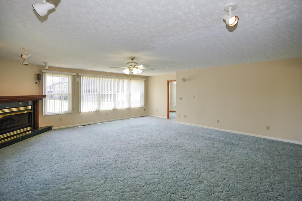 Dandridge, Tennessee, 37725, United States, 3 Bedrooms Bedrooms, ,2 BathroomsBathrooms,Residential,Forsale,1962199