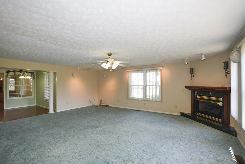 Dandridge, Tennessee, 37725, United States, 3 Bedrooms Bedrooms, ,2 BathroomsBathrooms,Residential,Forsale,1962199