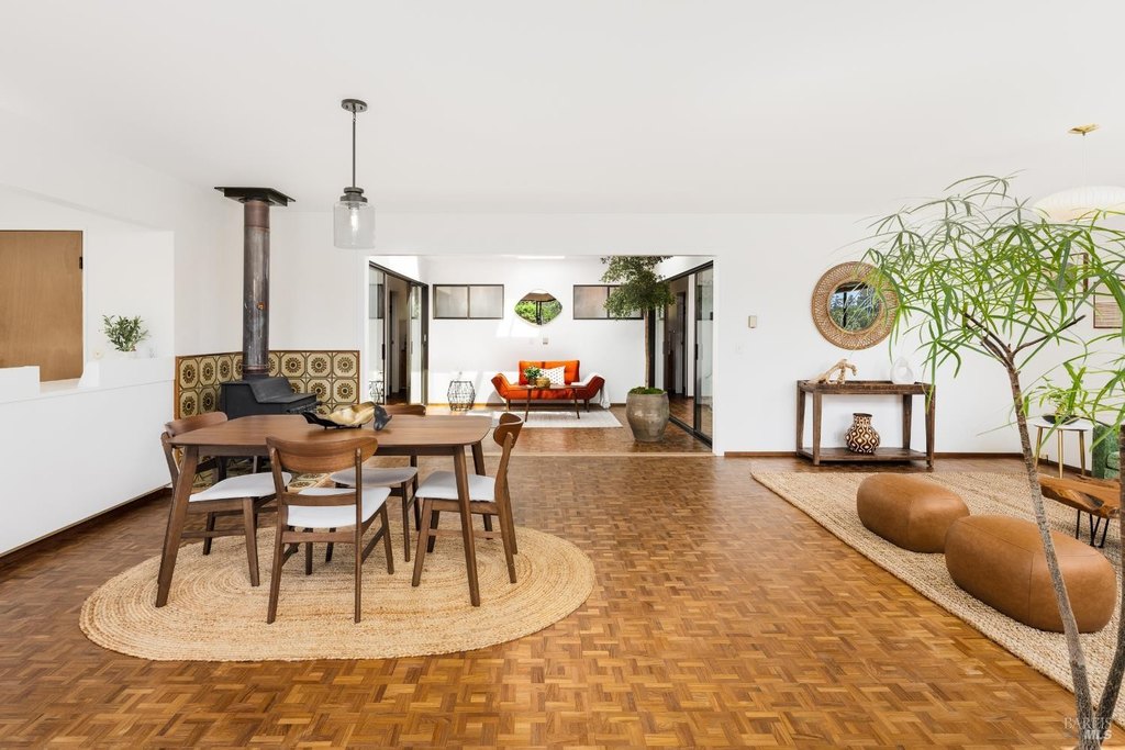 Sebastopol, California, 95472, United States, 4 Bedrooms Bedrooms, ,3 BathroomsBathrooms,Residential,Forsale,1985935