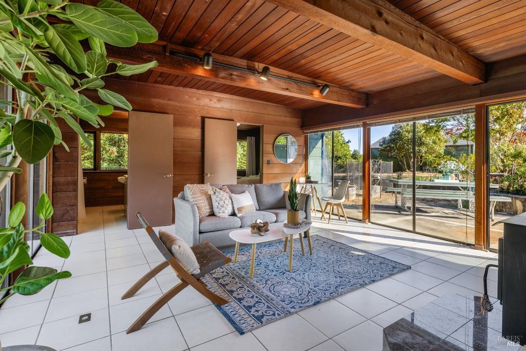 Sebastopol, California, 95472, United States, 4 Bedrooms Bedrooms, ,3 BathroomsBathrooms,Residential,Forsale,1985935