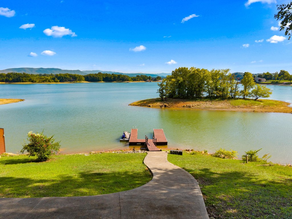 Dandridge, Tennessee, 37725, United States, 2 Bedrooms Bedrooms, ,3.5 BathroomsBathrooms,Residential,Forsale,1962193