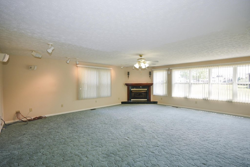 Dandridge, Tennessee, 37725, United States, 3 Bedrooms Bedrooms, ,2 BathroomsBathrooms,Residential,Forsale,1962199