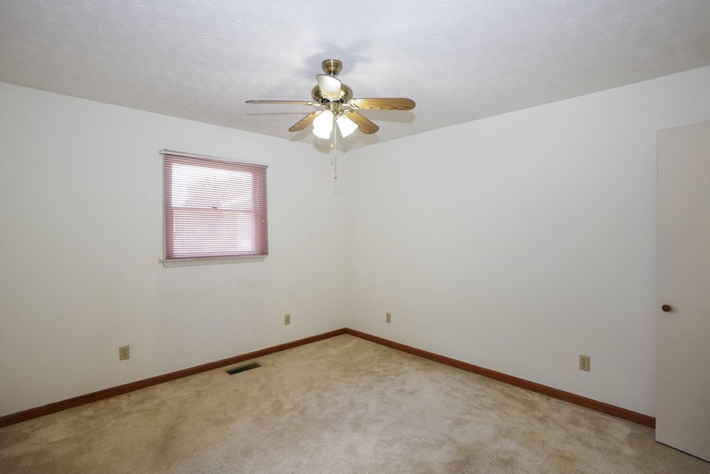 Dandridge, Tennessee, 37725, United States, 3 Bedrooms Bedrooms, ,2 BathroomsBathrooms,Residential,Forsale,1962199