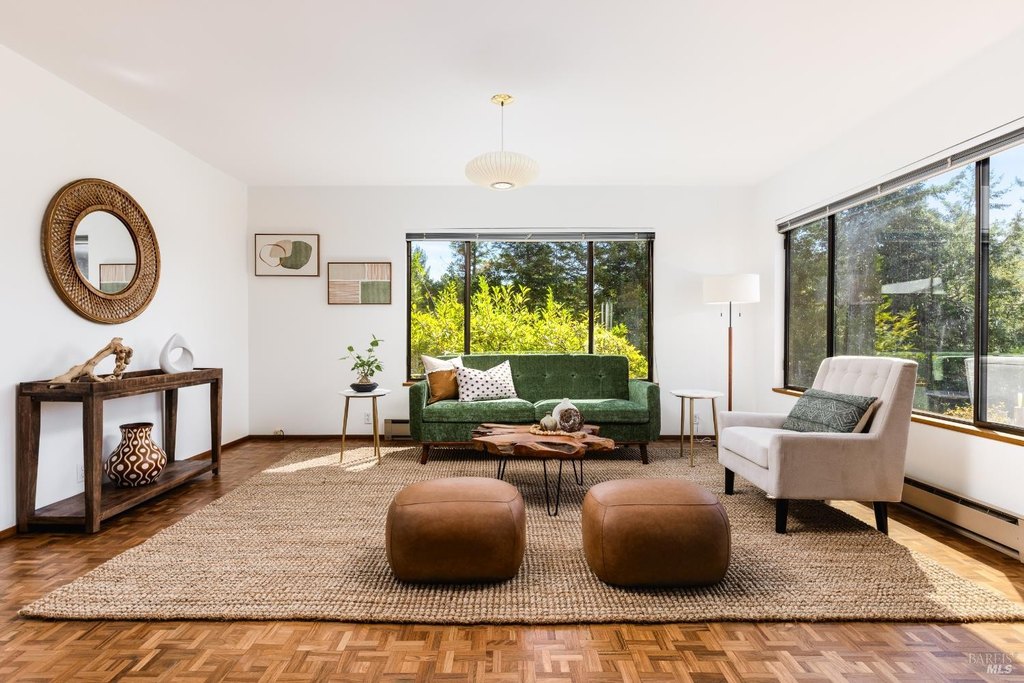 Sebastopol, California, 95472, United States, 4 Bedrooms Bedrooms, ,3 BathroomsBathrooms,Residential,Forsale,1985935