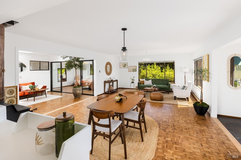 Sebastopol, California, 95472, United States, 4 Bedrooms Bedrooms, ,3 BathroomsBathrooms,Residential,Forsale,1985935