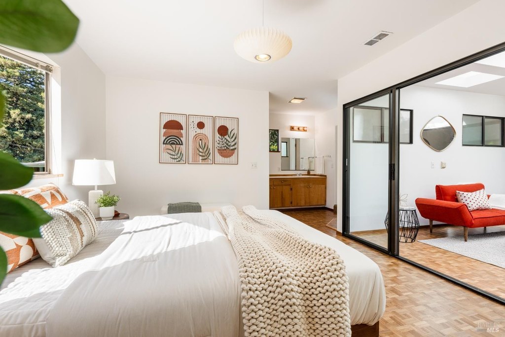 Sebastopol, California, 95472, United States, 4 Bedrooms Bedrooms, ,3 BathroomsBathrooms,Residential,Forsale,1985935