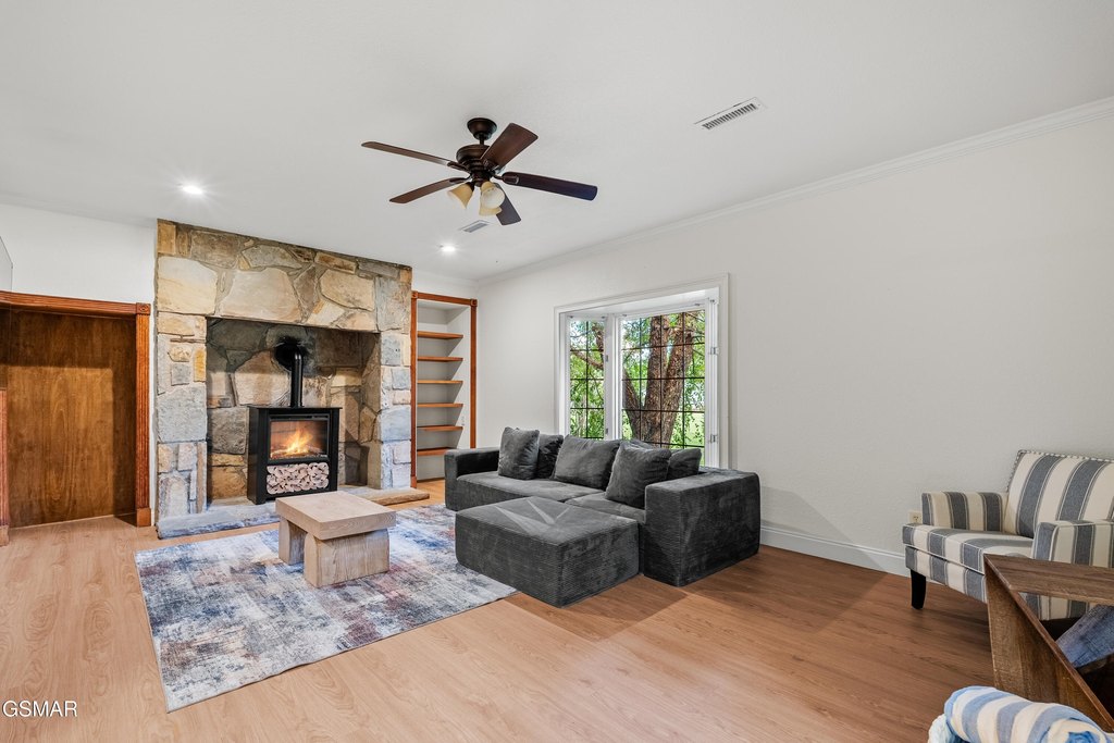 Sevierville, Tennessee, 37862, United States, 4 Bedrooms Bedrooms, ,4.5 BathroomsBathrooms,Residential,Forsale,1999409