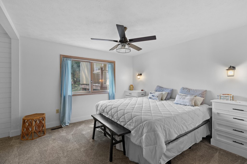 Dandridge, Tennessee, 37725, United States, 2 Bedrooms Bedrooms, ,3.5 BathroomsBathrooms,Residential,Forsale,1962193