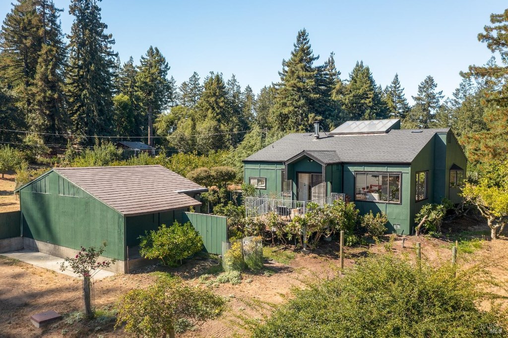 Sebastopol, California, 95472, United States, 4 Bedrooms Bedrooms, ,3 BathroomsBathrooms,Residential,Forsale,1985935