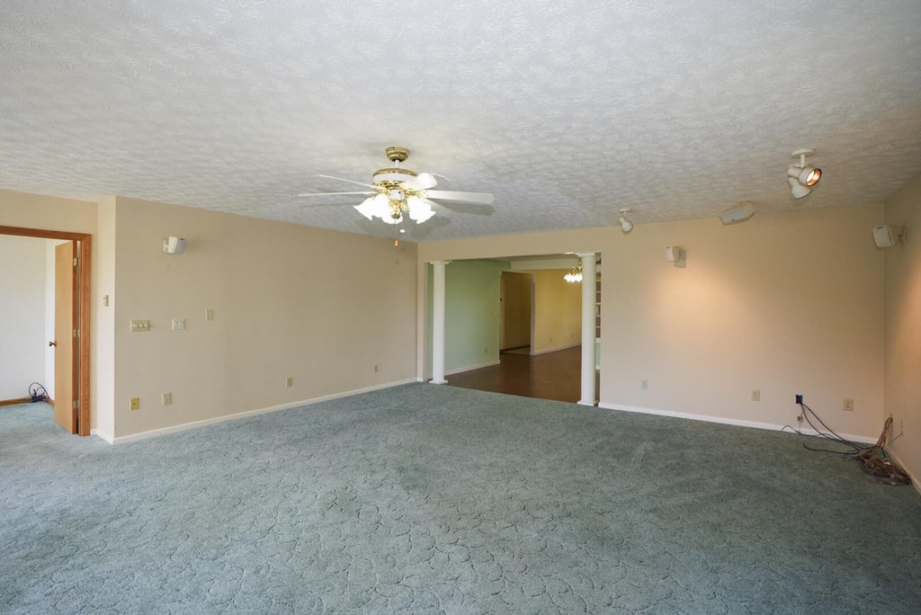 Dandridge, Tennessee, 37725, United States, 3 Bedrooms Bedrooms, ,2 BathroomsBathrooms,Residential,Forsale,1962199