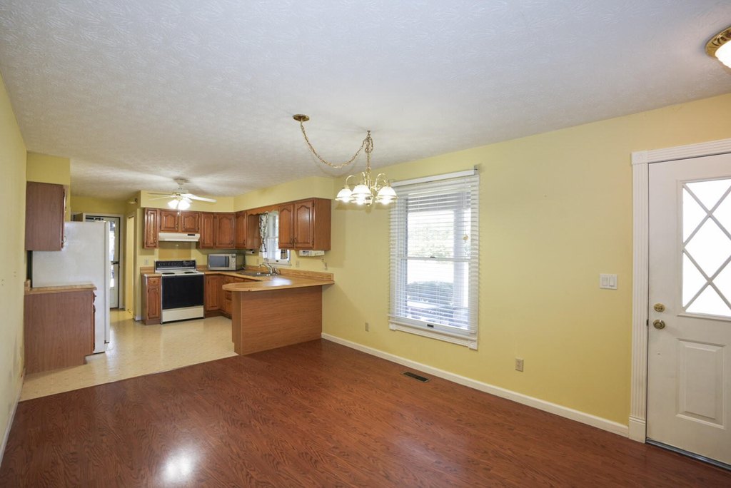 Dandridge, Tennessee, 37725, United States, 3 Bedrooms Bedrooms, ,2 BathroomsBathrooms,Residential,Forsale,1962199