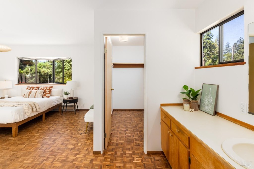 Sebastopol, California, 95472, United States, 4 Bedrooms Bedrooms, ,3 BathroomsBathrooms,Residential,Forsale,1985935