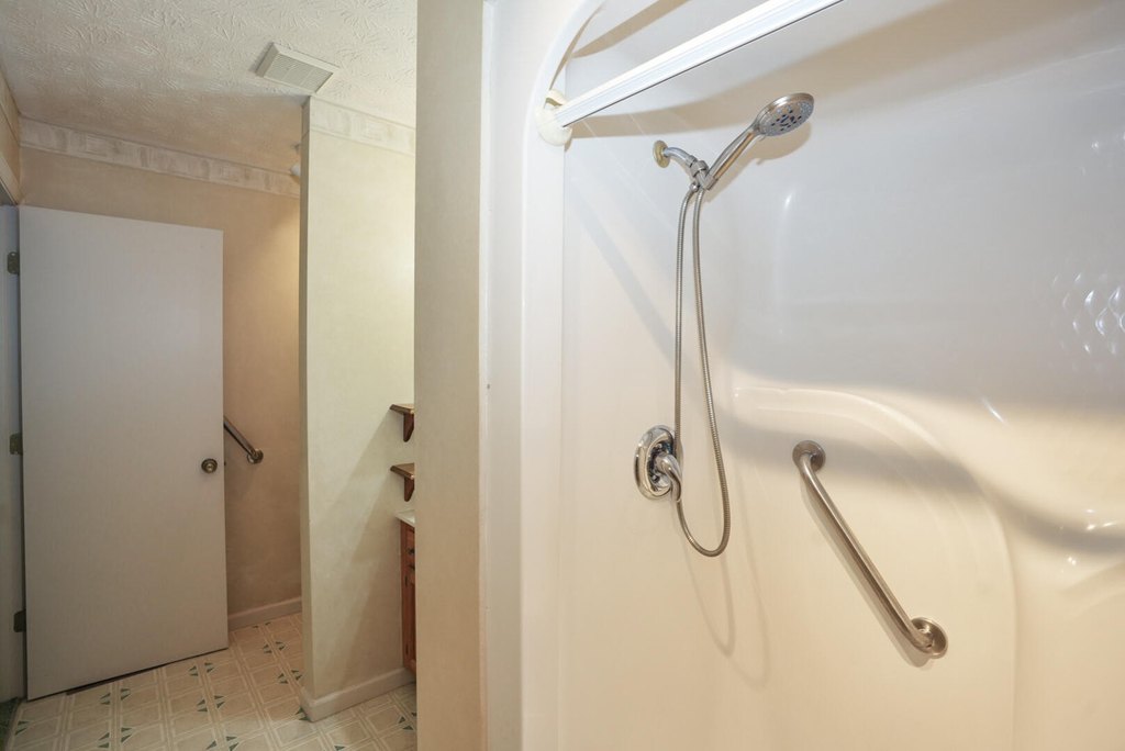 Dandridge, Tennessee, 37725, United States, 3 Bedrooms Bedrooms, ,2 BathroomsBathrooms,Residential,Forsale,1962199