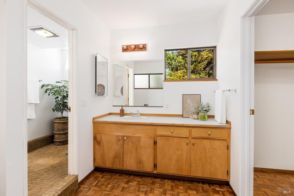 Sebastopol, California, 95472, United States, 4 Bedrooms Bedrooms, ,3 BathroomsBathrooms,Residential,Forsale,1985935