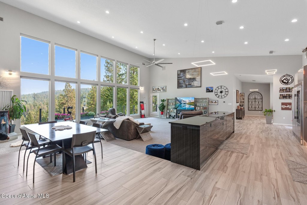 Coeur d'Alene, Idaho, 83814, United States, 3 Bedrooms Bedrooms, ,2 BathroomsBathrooms,Residential,Forsale,1946351