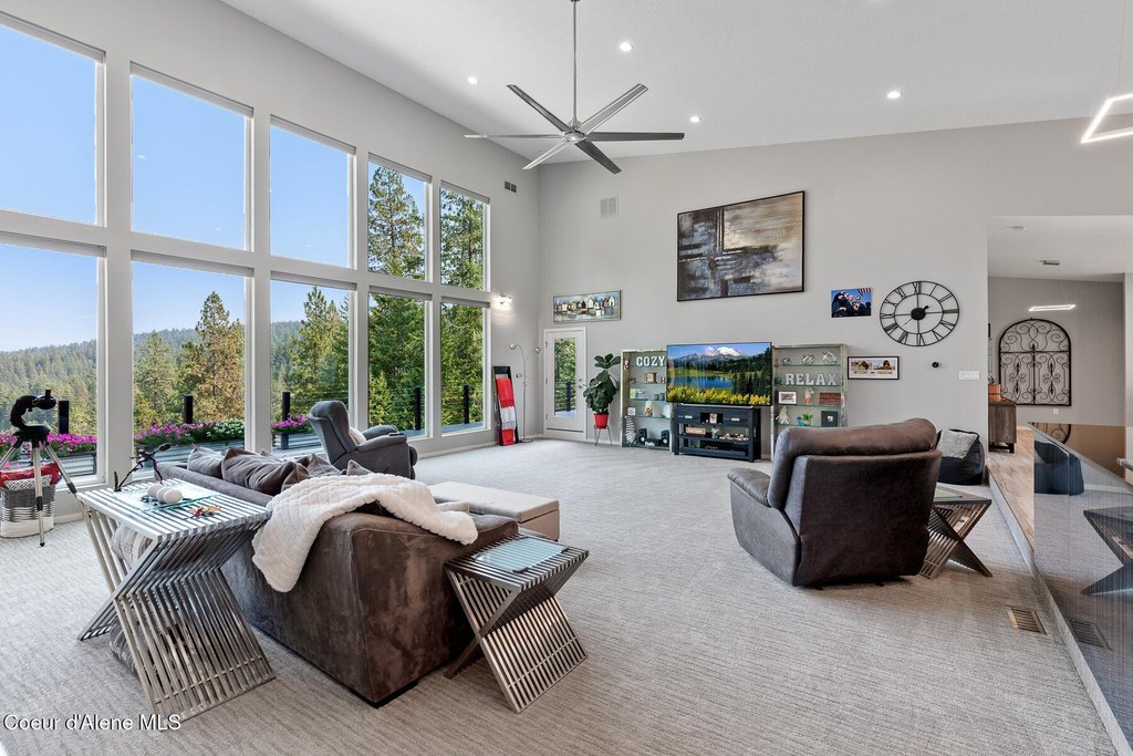 Coeur d'Alene, Idaho, 83814, United States, 3 Bedrooms Bedrooms, ,2 BathroomsBathrooms,Residential,Forsale,1946351