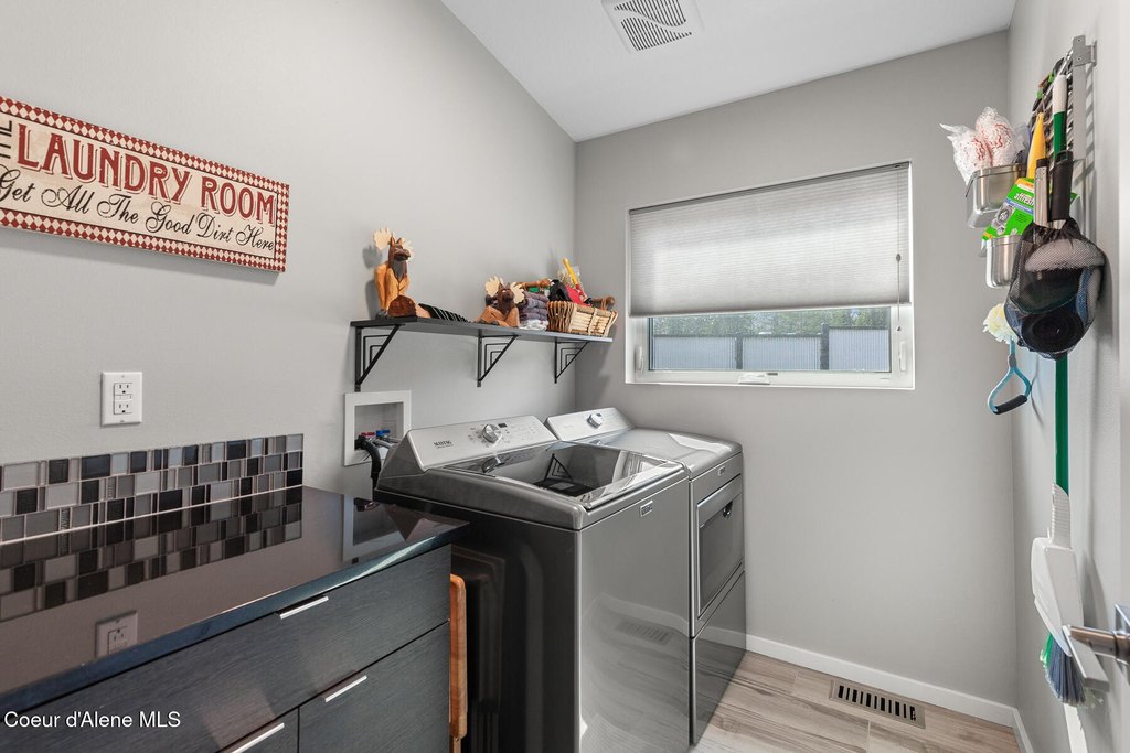 Coeur d'Alene, Idaho, 83814, United States, 3 Bedrooms Bedrooms, ,2 BathroomsBathrooms,Residential,Forsale,1946351