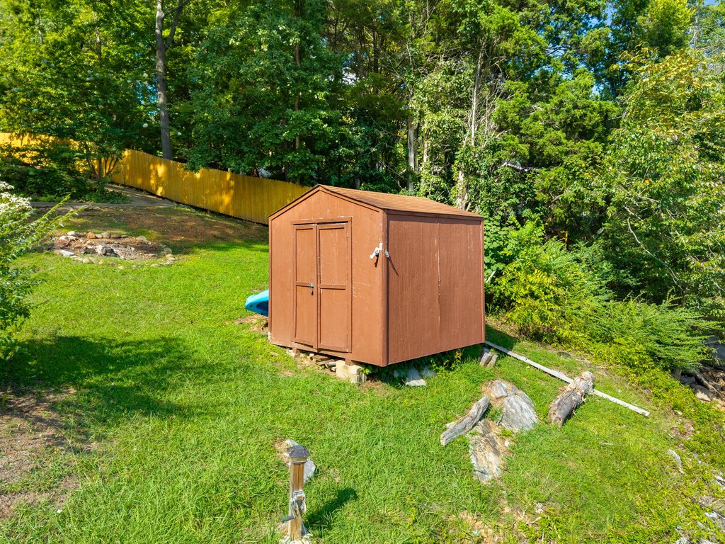 Dandridge, Tennessee, 37725, United States, 2 Bedrooms Bedrooms, ,3.5 BathroomsBathrooms,Residential,Forsale,1962193