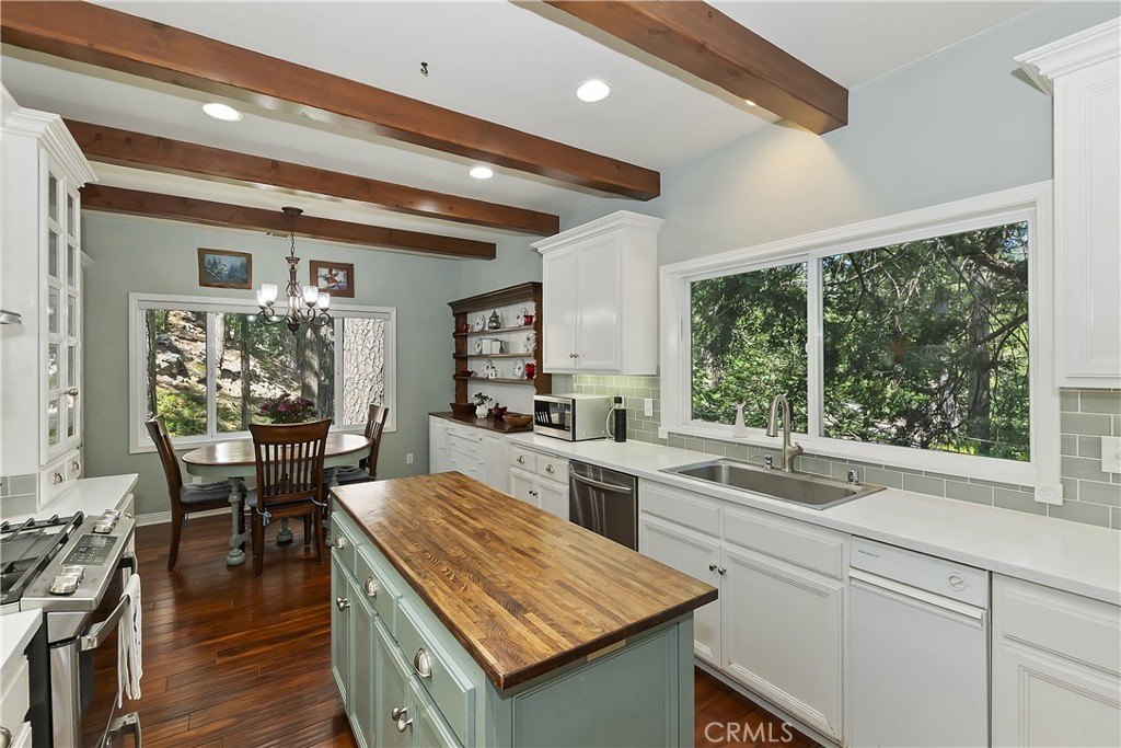 Lake Arrowhead, California, 92352, United States, 3 Bedrooms Bedrooms, ,2 BathroomsBathrooms,Residential,Forsale,1934028