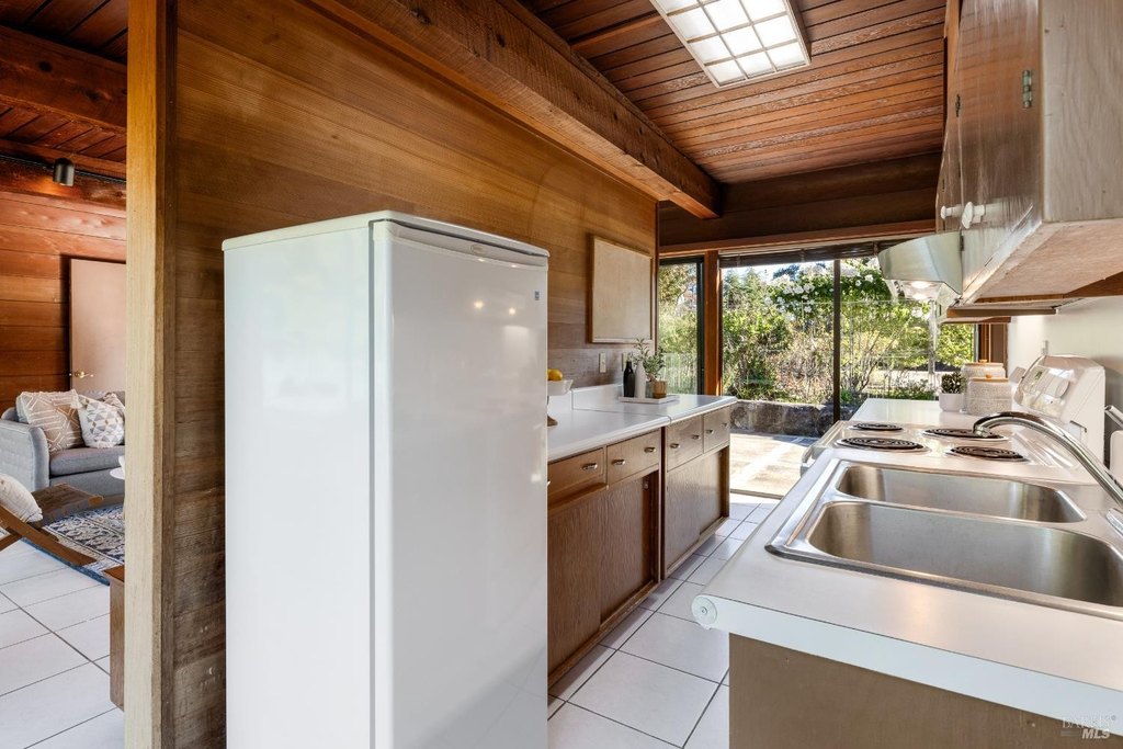 Sebastopol, California, 95472, United States, 4 Bedrooms Bedrooms, ,3 BathroomsBathrooms,Residential,Forsale,1985935