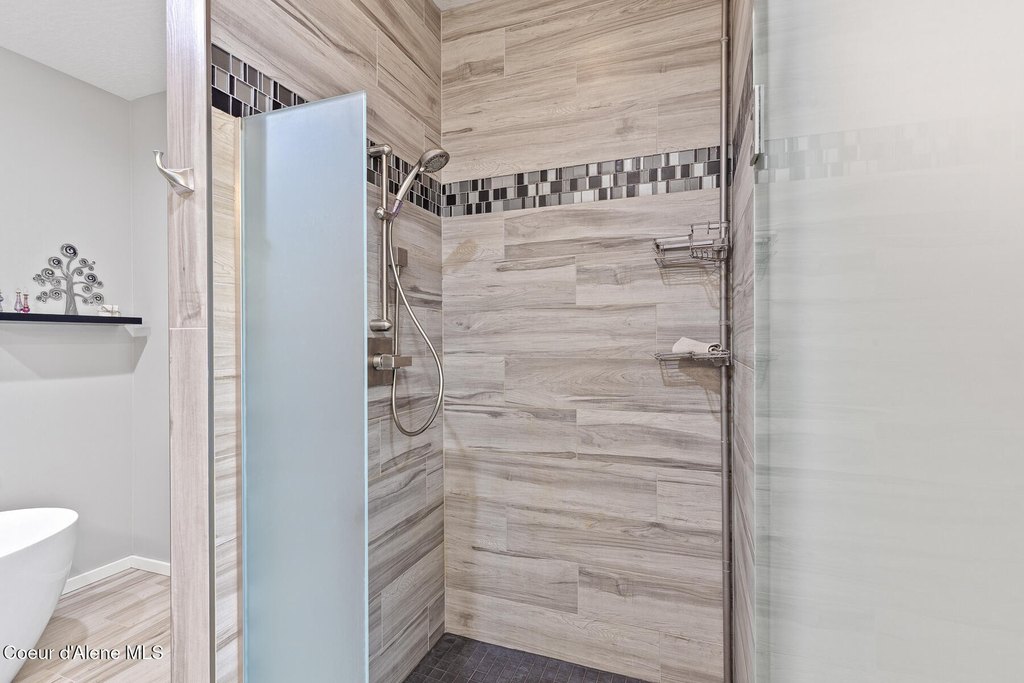 Coeur d'Alene, Idaho, 83814, United States, 3 Bedrooms Bedrooms, ,2 BathroomsBathrooms,Residential,Forsale,1946351